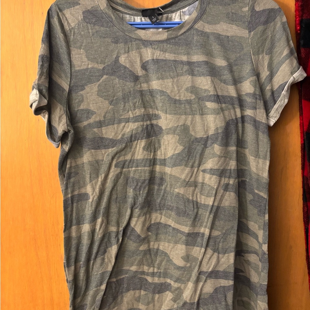 Torrid camo short sleeve top